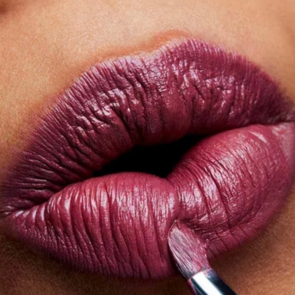 🌟 AMOROUS a MAC SATIN LIPSTICK. RETAIL $25. ** NEW IN THE BOX. FULL SIZE. - Picture 3 of 10